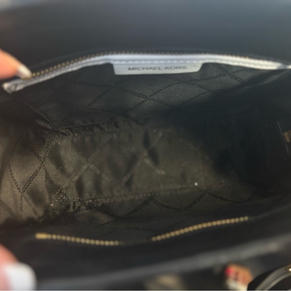 Small Michael Kors purse - Picture 5 of 5